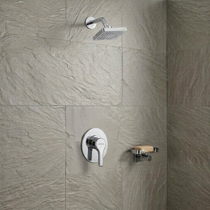 Conjunto Ducha Monomando Dante con regadera Vico bajo consumo en acabado cromado  ref. 01-4302-11BC con escudo ovalado en ambiente de ducha 