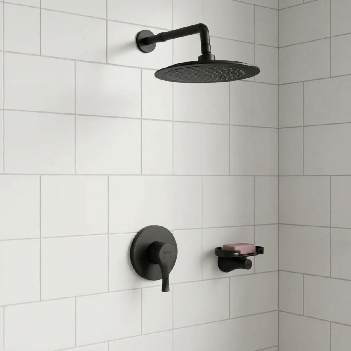 Conjunto Ducha Monomando Sion con regadera Iseo redonda bajo consumo en acabado negro mate ref. 01-2601-207BC con escudo redondo en ambiente de ducha con azulejo blanco