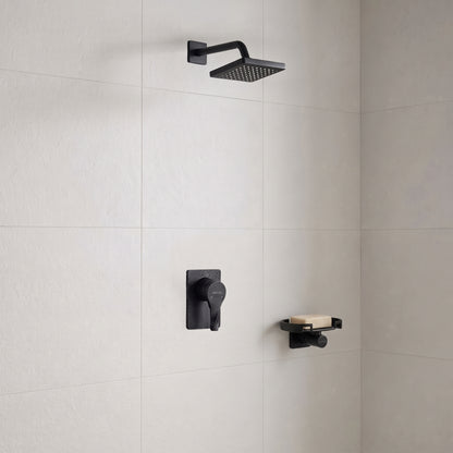 Conjunto Ducha Monomando Sion con regadera Vico bajo consumo en acabado negro mate ref. 01-2605-07BC con escudo cuadrado en ambiente de ducha con azulejo claro