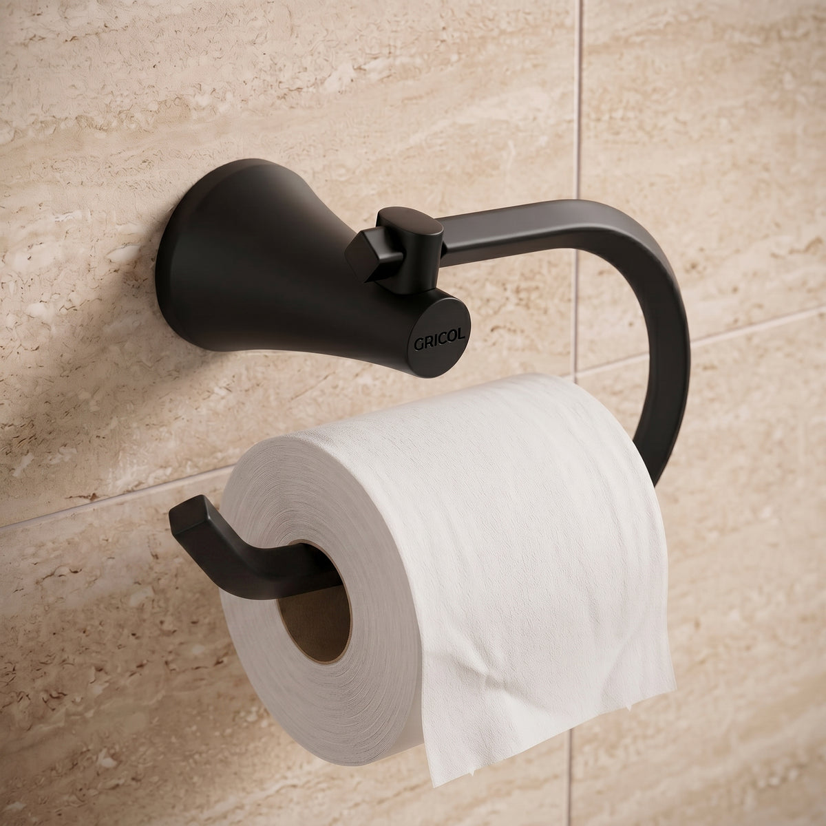 Portarrollo génesis para baño GRICOL en acabado negro mate instalado en la pared de un baño, con papel higiénico.